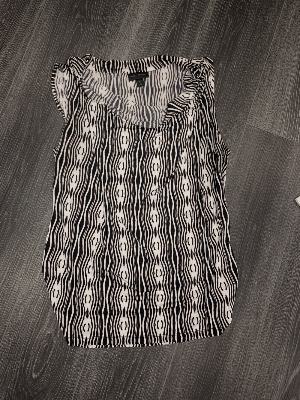 Black & White Patterned Sleeveless Blouse